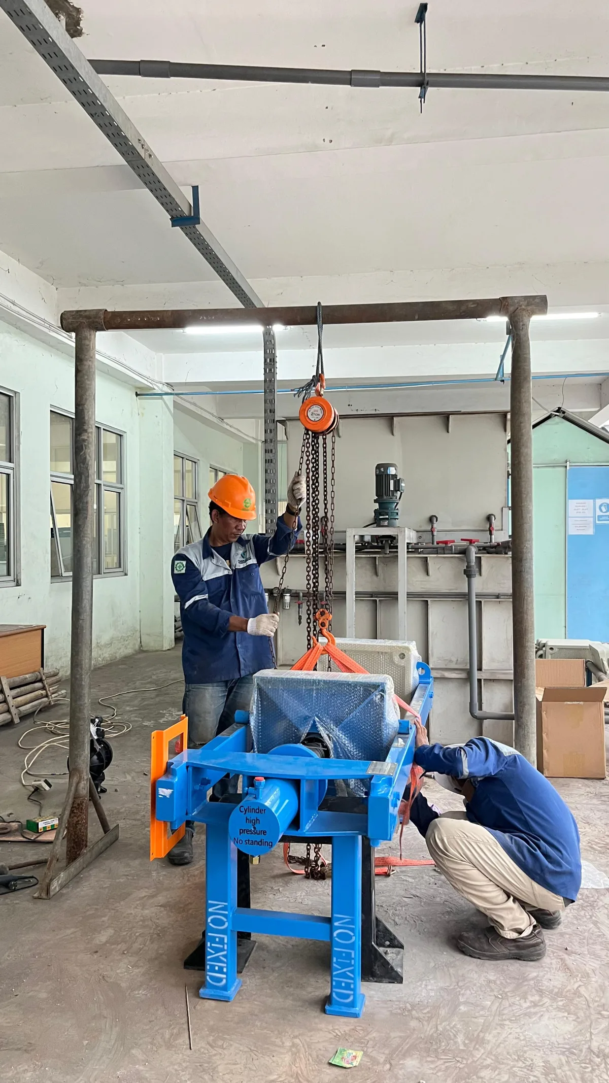 Mesin sludge dewatering HYDROVIA mengolah lumpur IPAL industri secara efektif.