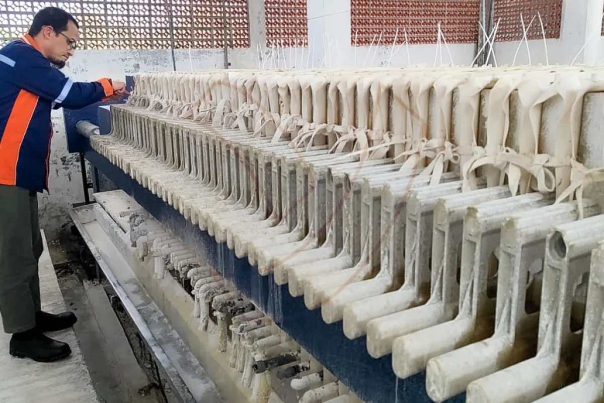 Cara mengurangi volume sludge IPAL dengan proses dewatering