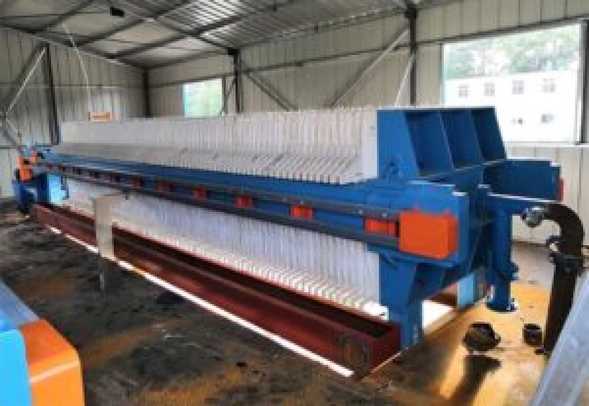 Filter Press dan pneumatic conveying untuk penanganan sludge cake